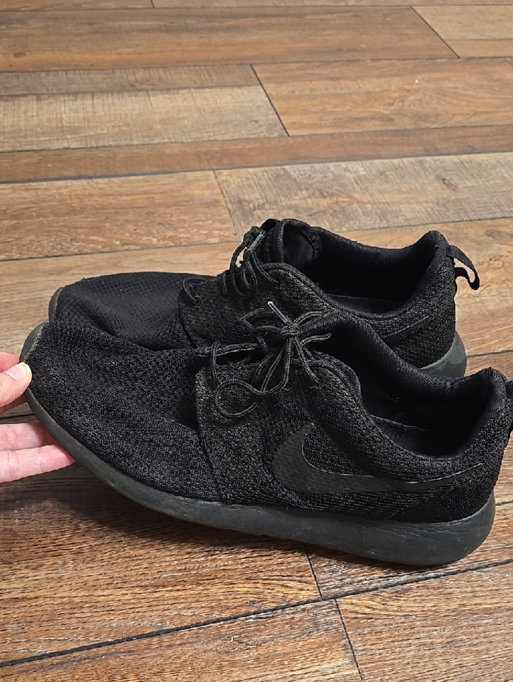 Nike MENS black Roshe sneakers